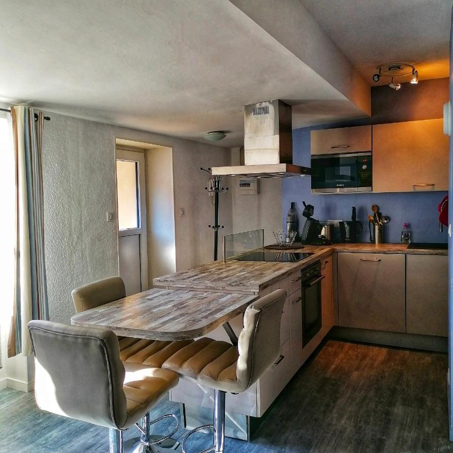 Le Petit Nicolas Et Parking Apartment